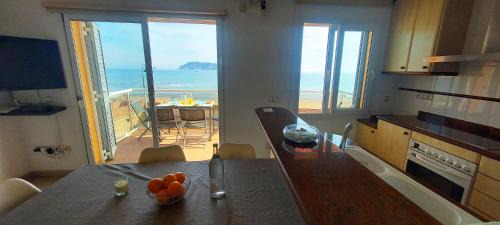 Els Griells Apartment | Pet-Friendly Appartement Artit D1 with Ocean View