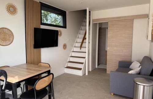 Vitrolles Apartment | Appartement au calme au bord l'étang