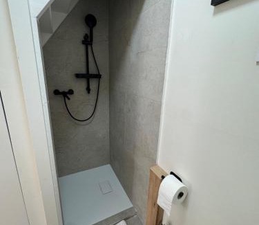 Vitrolles Apartment | Appartement au calme au bord l'étang