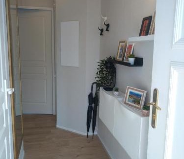 Marciac Apartment | Tranquil Apartment with Lake Views and Family-Friendly Amenities