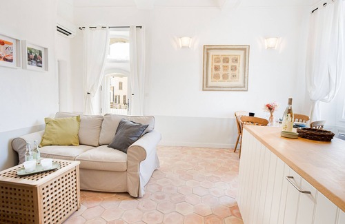 Lorgues Apartment | Cozy Appartement in the Heart of Lorgues with Breakfast