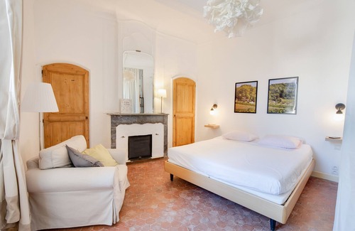 Lorgues Apartment | Cozy Appartement in the Heart of Lorgues with Breakfast