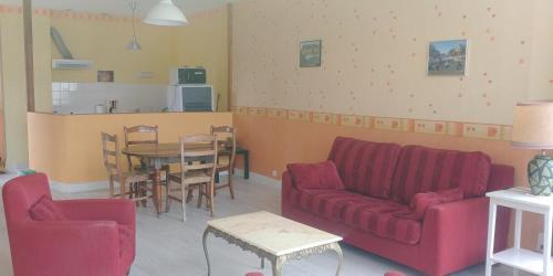 Bourbon-Lancy Apartment | Cozy Appartement au Gagne Petit Near Le Pal Park