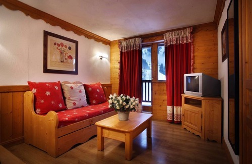 Oz Condo | Cozy Apartment Steps from Slopes with Pool Access