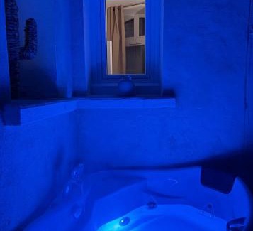 Avignon City Centre Apartment | Appartement avec Bain à Remous & Patio