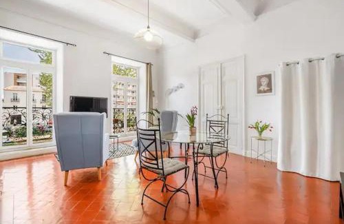 Anatole France Apartment | Lovely Apartment by the Canal with Balcony & WiFi