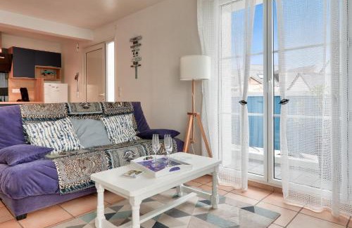 Sarzeau Apartment | Cozy Apartment with Balcony in Sarzeau's Heart