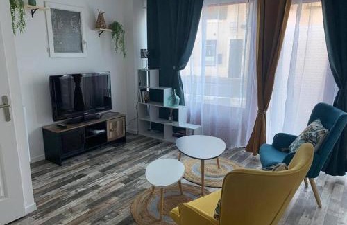 Gien Apartment | Cozy Appartement avec Cours - Rated 8.4 by Guests
