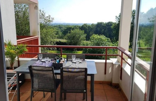 Arcangues Apartment | Relaxing Apartment with Pool on Arcangues Golf Course