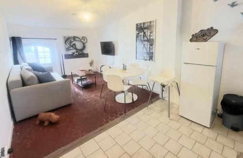 Prefecture Apartment | Stylish Apartment with Rooftop Terrace in Marseille's Heart