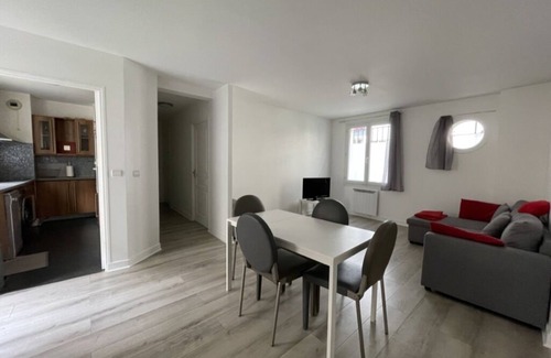 Neuilly-sur-Seine Apartment | Comfortable Apartment with Terrace Near Paris & La Défense