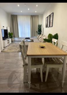 Vorst Apartment | Appartement avec terrasse privée et garage rez de chaussée lumineux