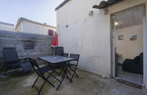 La Garde Apartment | Cozy Apartment with Terrace - Family-Friendly Getaway