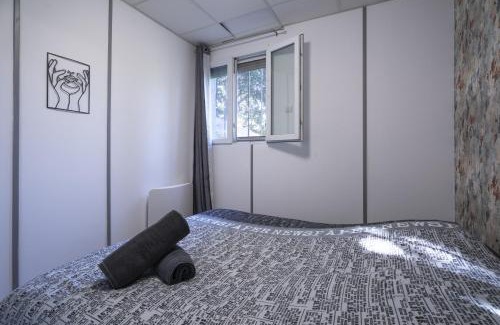 La Garde Apartment | Cozy Apartment with Terrace - Family-Friendly Getaway