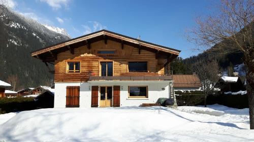 Les Praz-de-Chamonix Apartment | Beautiful Apartment with Terrace & Pool, Rated 9.4/10