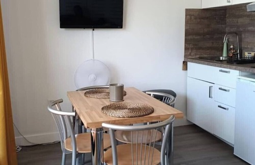 Lognes Apartment | Scenic Lakeview Apartment Perfect for Family Getaways