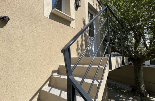 Rasteau Apartment | Scenic Apartment with Views in Rasteau, Vaucluse - Rated 10/10