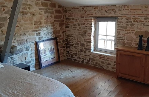 Cordes-sur-Ciel Apartment | Discover Family-Friendly Comfort at Appartement Bacchus