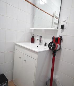 Issoire Apartment | Serene Appartement Bien-Être Issoire with Pet-Friendly Amenities
