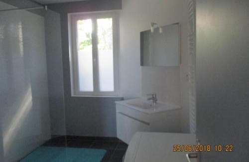 Locquirec Apartment | Ocean View Appartement Bord de Mer with Hot Tub & Breakfast