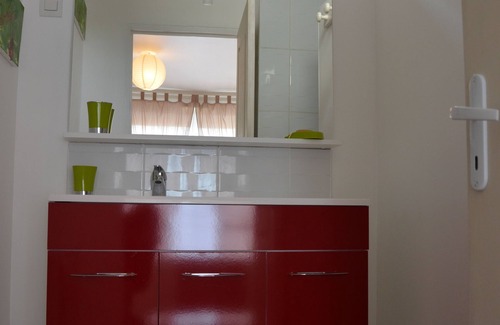 Bessan House | Relaxing Apartment by the Pool for Family Getaways