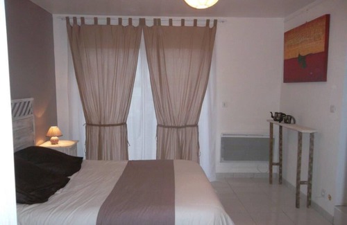 Bessan House | Relaxing Apartment by the Pool for Family Getaways