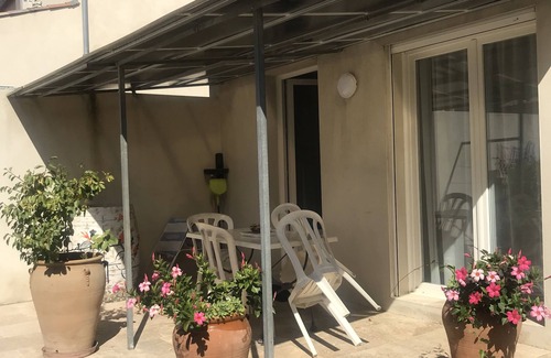 Bessan House | Relaxing Apartment by the Pool for Family Getaways