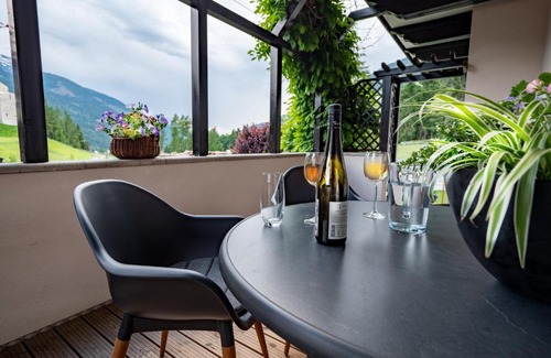 Heinfels Apartment | Top-Rated Appartement Burgblick with Family-Friendly Amenities