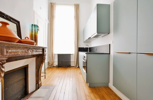 Amiens Apartment | Cozy Appartement Côté Cathédrale with Spa and Hot Tub