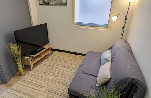 Republique Apartment | Cozy Appartement Cœur du Mans with Spa and Hot Tub