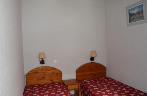 Pralognan-la-Vanoise Apartment | Cozy Apartment with Pool Near Center & Cable Car Access