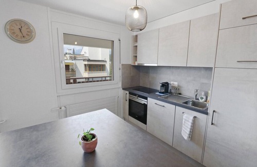 Noes Apartment | Central Comfort: 10/10 Rated Family-Friendly Apartment