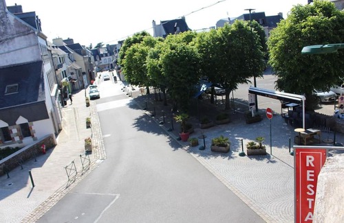 Crozon Apartment | Central Crozon Apartment - Just 5 Minutes to the Beach