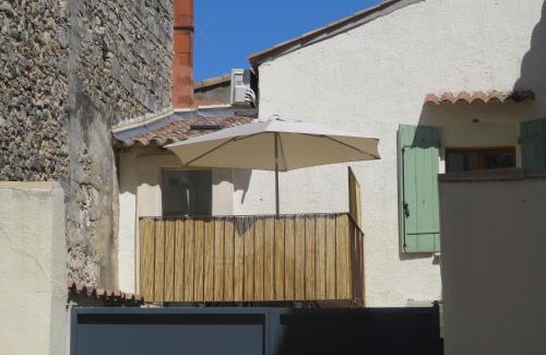 Saint-Gilles Apartment | Historic Apartment with Terrace Near Camargue - Pet Friendly