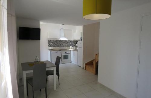 Saint-Gilles Apartment | Historic Apartment with Terrace Near Camargue - Pet Friendly