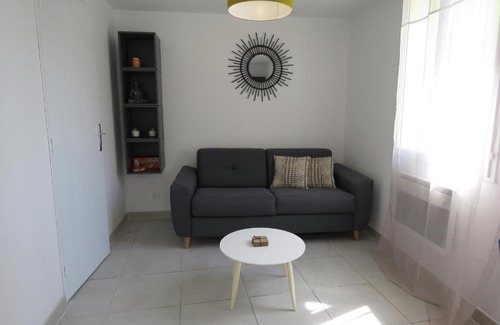 Saint-Gilles Apartment | Historic Apartment with Terrace Near Camargue - Pet Friendly