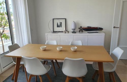 Les Fleurs Apartment | Prime City Center Apartment in Carré d'Or - 9.6/10 Rated