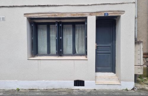 Salbris Apartment | Pet-Friendly Apartment in the Heart of the City