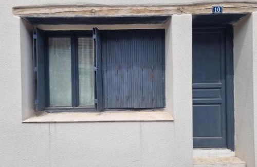 Salbris Apartment | Pet-Friendly Apartment in the Heart of the City