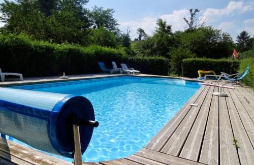 Blaignac Apartment | Relaxing Apartment in Messaut with Pool Access