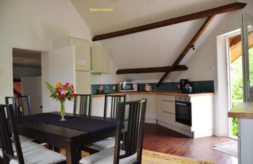 Orgnac-sur-Vezere Apartment | Welcoming Appartement Orgnac sur Vezere with Garden & Parking