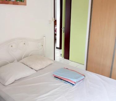 Saint-Denis Apartment | City View One-Bedroom Apartment in Saint Denis with WiFi
