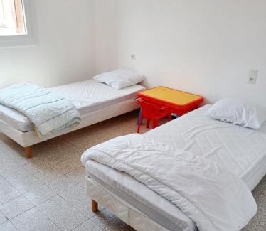 Ria-Sirach Apartment | Cozy 2-Bedroom Apartment with Garden and Free WiFi