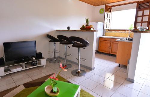 Tartane Apartment | Cozy Apartment with Private Garden in La Trinite