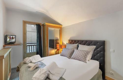 Courchevel Apartment | Inviting Apartment with Sauna & Balconies in Courchevel 1850
