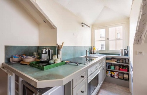 Enfants-Rouges Apartment | Chic and Comfortable Apartment in Trendy Paris District
