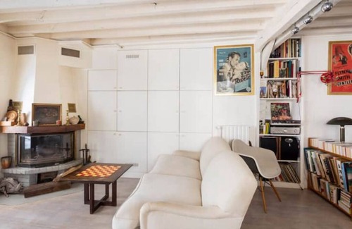 Enfants-Rouges Apartment | Chic and Comfortable Apartment in Trendy Paris District