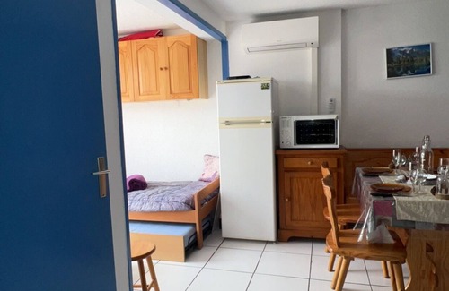 Peyriac-de-Mer Apartment | Comfortable Terrace Apartment in Gruissan for Families