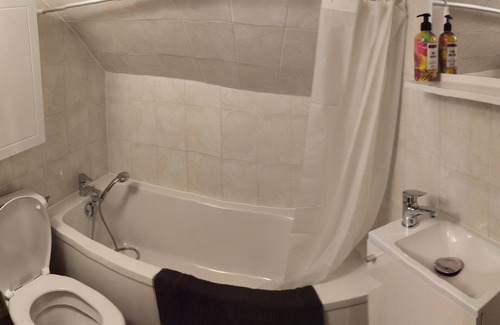 Conches-en-Ouche Apartment | Cozy Apartment in the Heart of the City with Kitchen Access