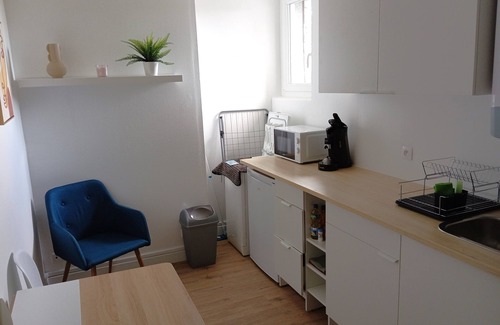 Conches-en-Ouche Apartment | Cozy Apartment in the Heart of the City with Kitchen Access